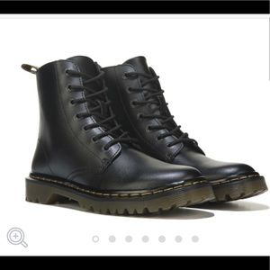 NWT Dr. Martens Luana black size 7
